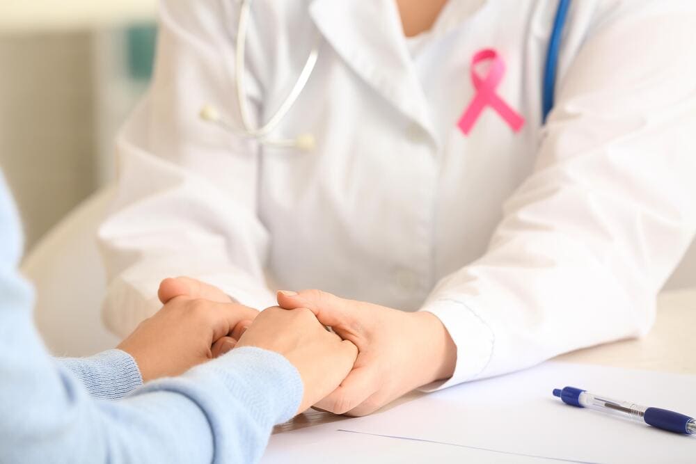clinica-medica-no-mes-de-conscientizacao-sobre-o-cancer-de-mama